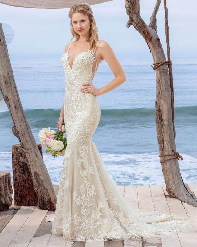 Sexy sleeveless lace sheath wedding dress