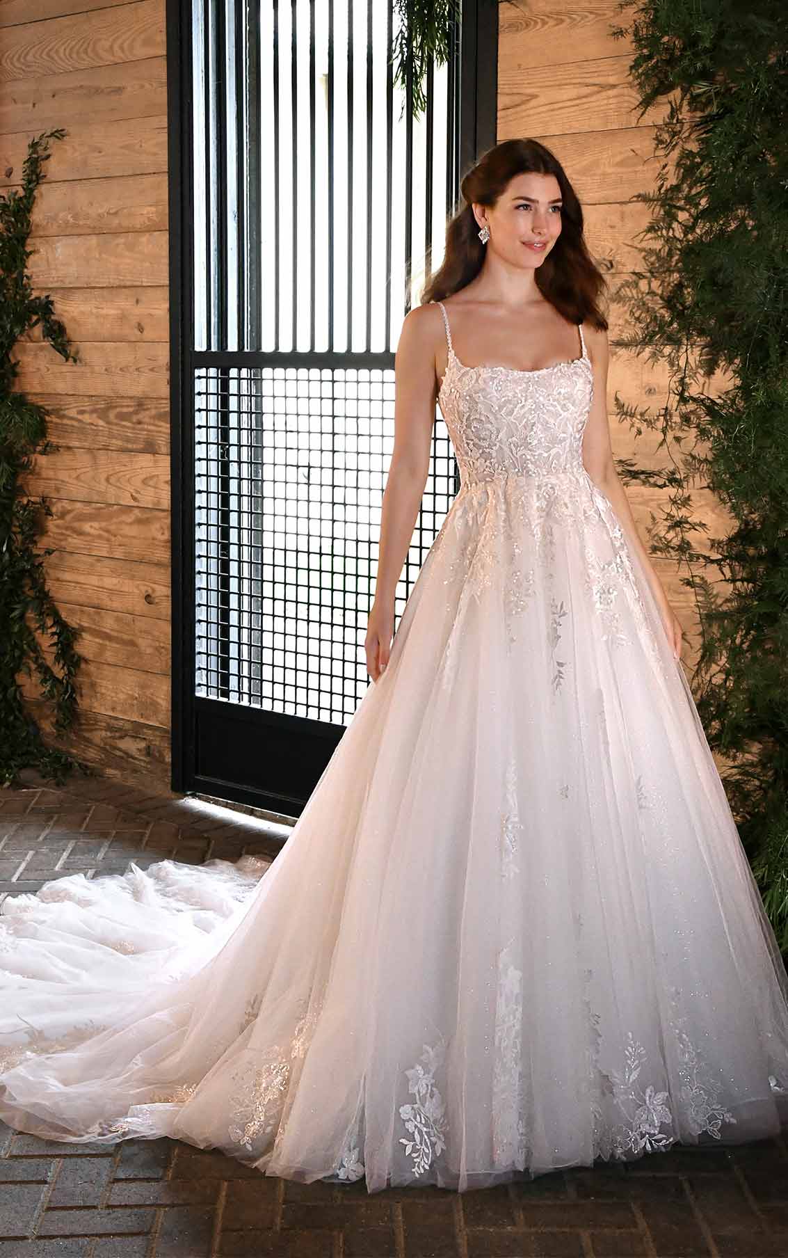 Sleeveless ballgown wedding dress