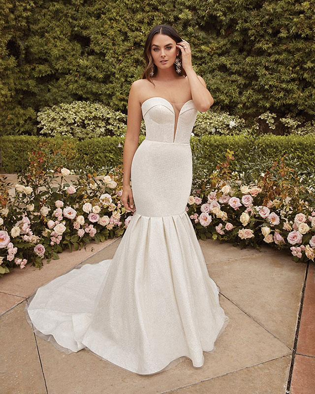 Strapless wedding dress with trumpet silhouette