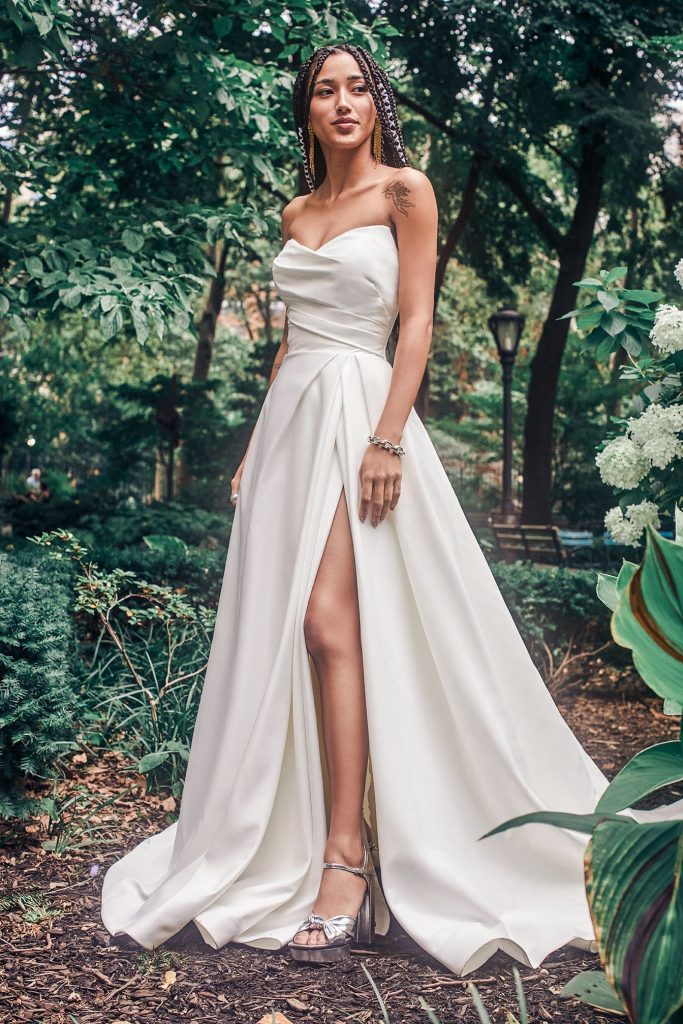 Strapless A-line wedding dress with leg slit
