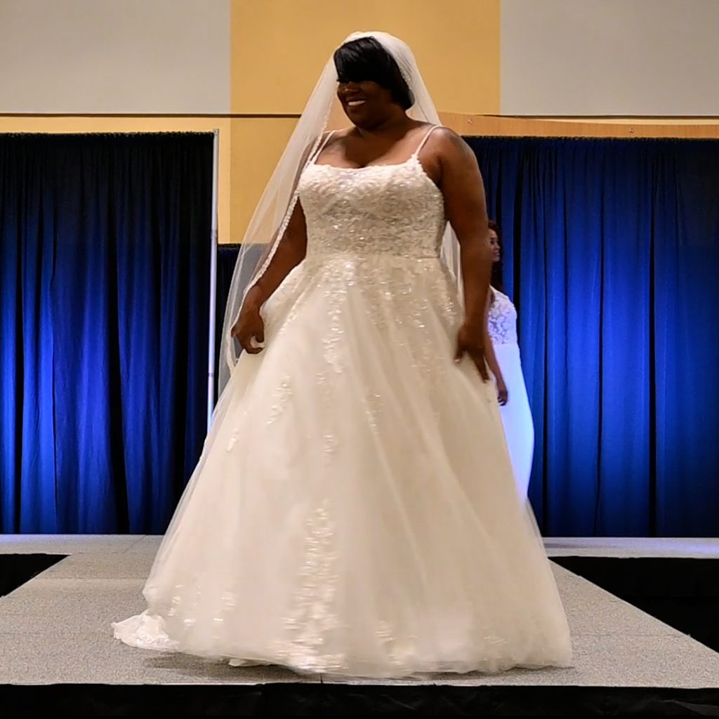 Plus-Size sleeveless princess bridal gown with veil