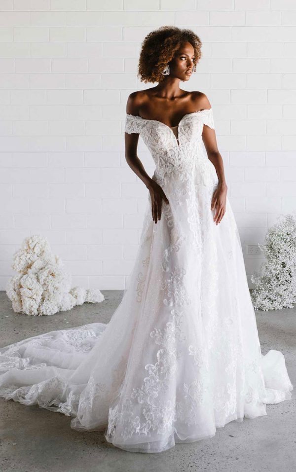 Strapless Sweetheart Neckline Lace Wedding Dress with Optional Sleeve