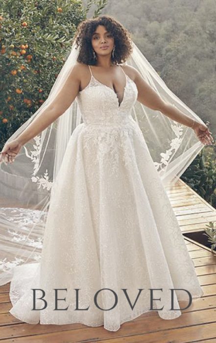 Plus-size sleeveless A-line wedding dress with veil